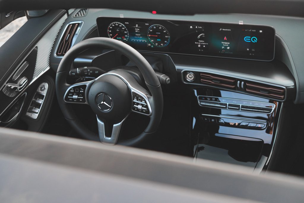 Mercedes-Benz EQC interior 
